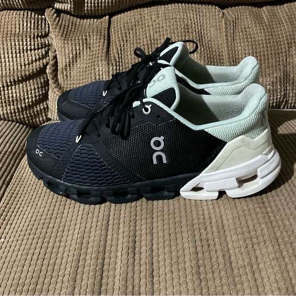 ON CLOUD SWISS ENGINEERING Shoes - On cloud Swiss Engineering WOMENS Size 10.5 BLACK